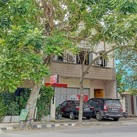 Oyo 90234 Dhoho Family Guest House Kediri  Eksteriør billede