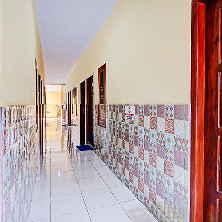 Oyo 90234 Dhoho Family Guest House Kediri  Eksteriør billede