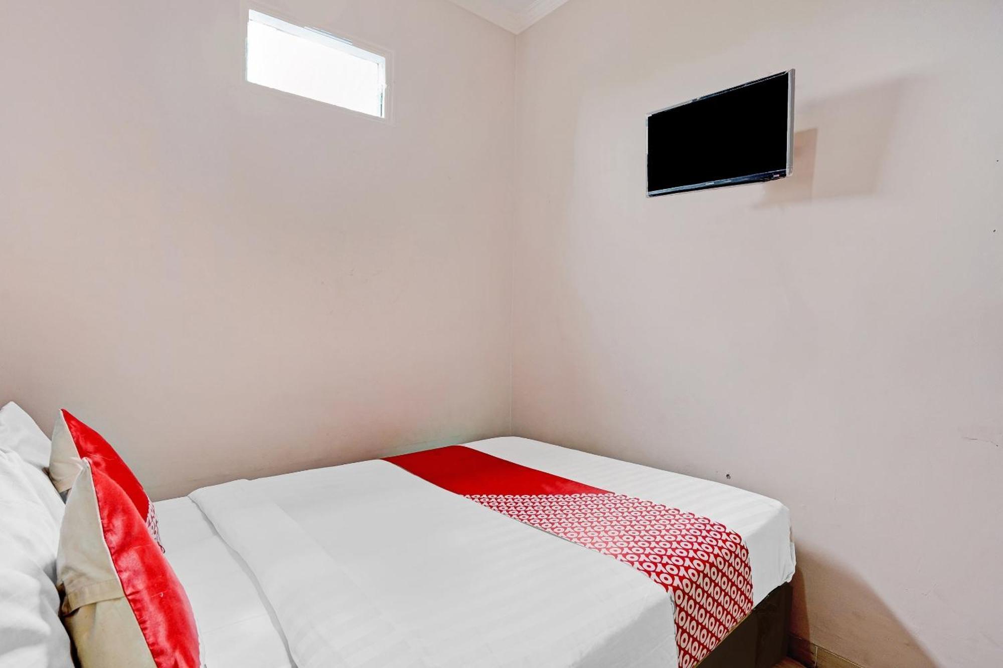 Oyo 90234 Dhoho Family Guest House Kediri  Eksteriør billede