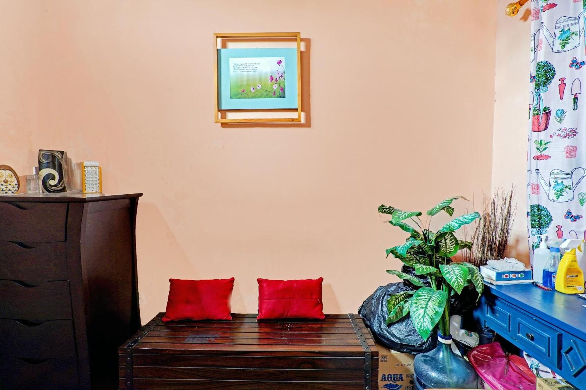 Oyo 90234 Dhoho Family Guest House Kediri  Eksteriør billede